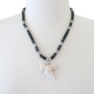 ADULT JEWELS Shark tooth pendant necklace Unisex